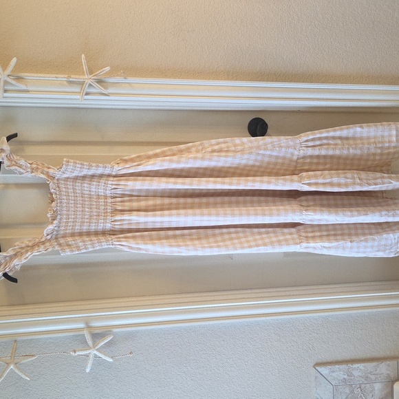Chic Beige Checkered Maxi Dress With Pockets - Picture 8 of 16
